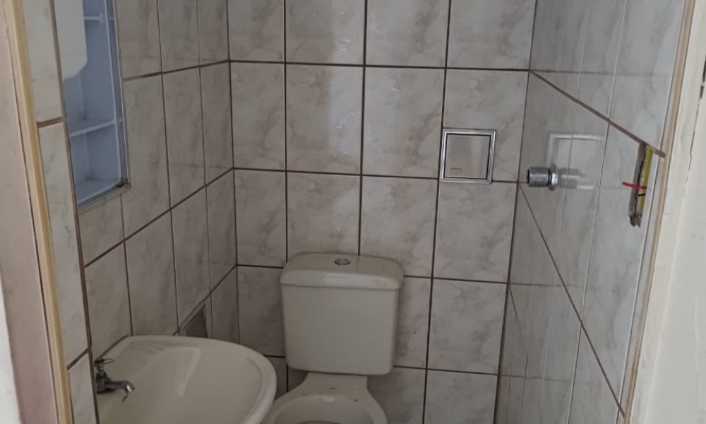 1651 (4)
