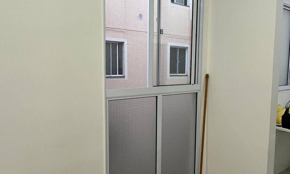 SALA - PAREDE 1 JANELA